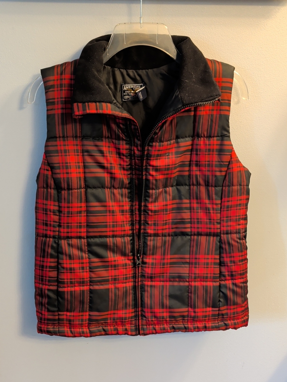 🍉American Living Red & Black Plaid Quilted Vest